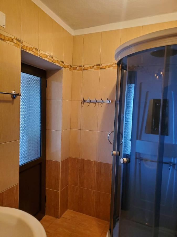 Lake Ohrid Guesthouse "Villa Valentina" Pogradec Eksteriør billede