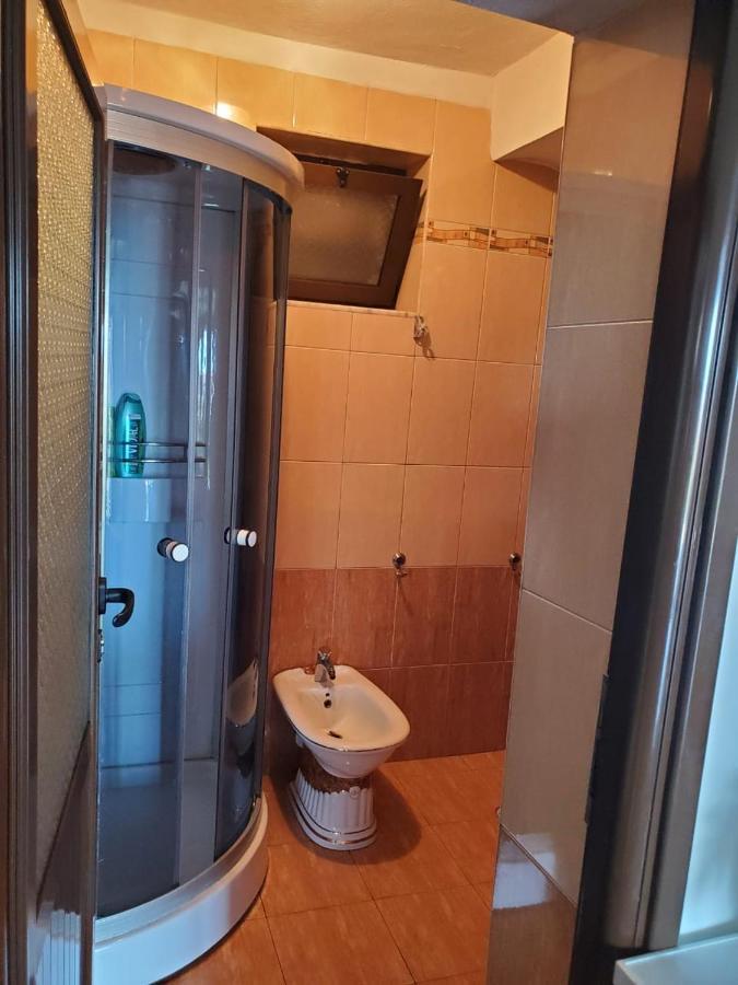Lake Ohrid Guesthouse "Villa Valentina" Pogradec Eksteriør billede
